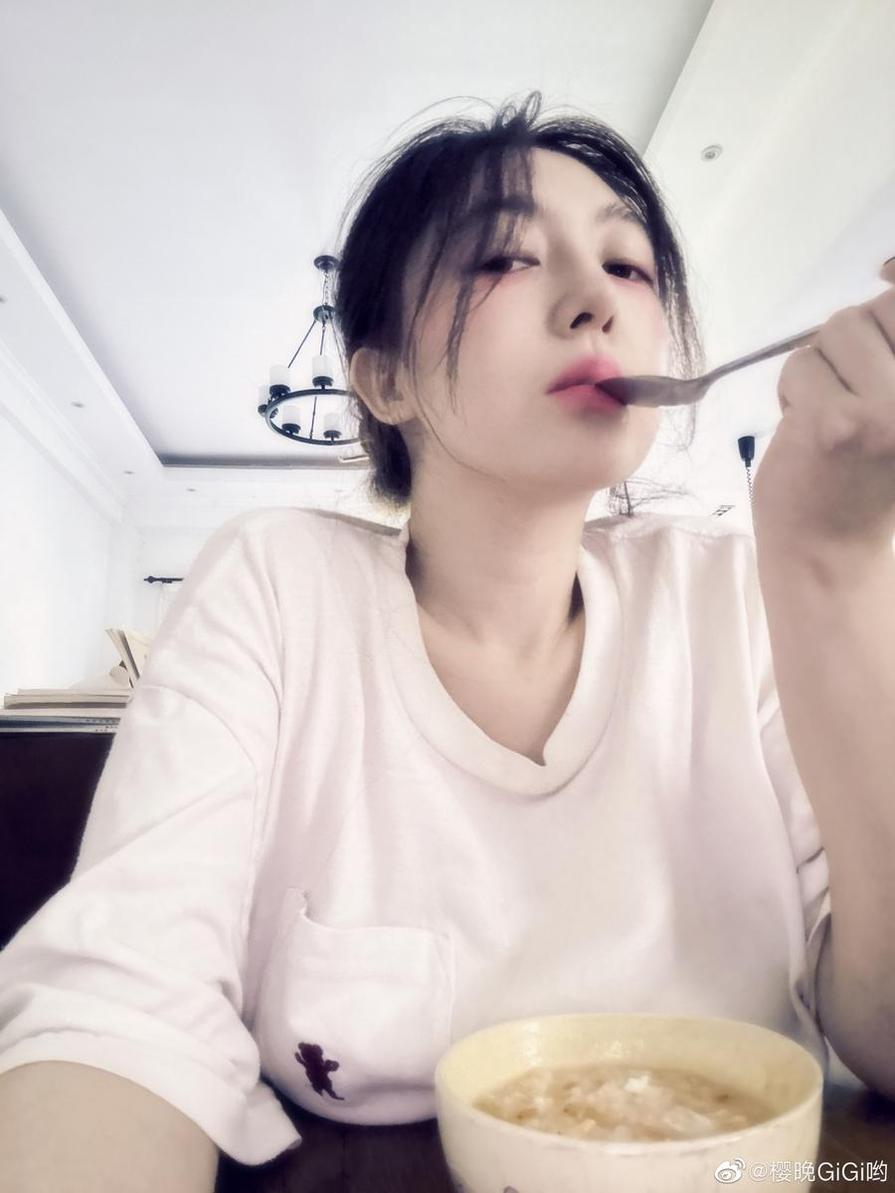 樱晚gigiins的最新cos画册：华丽而优美